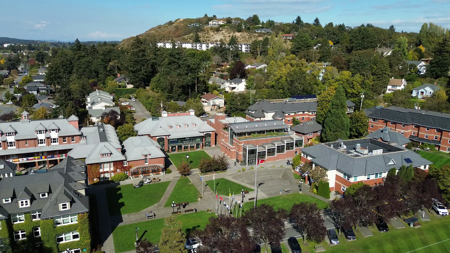 Vista aérea del campus de St. Michaels University School en Victoria